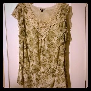 SALE! Apt. 9 Top